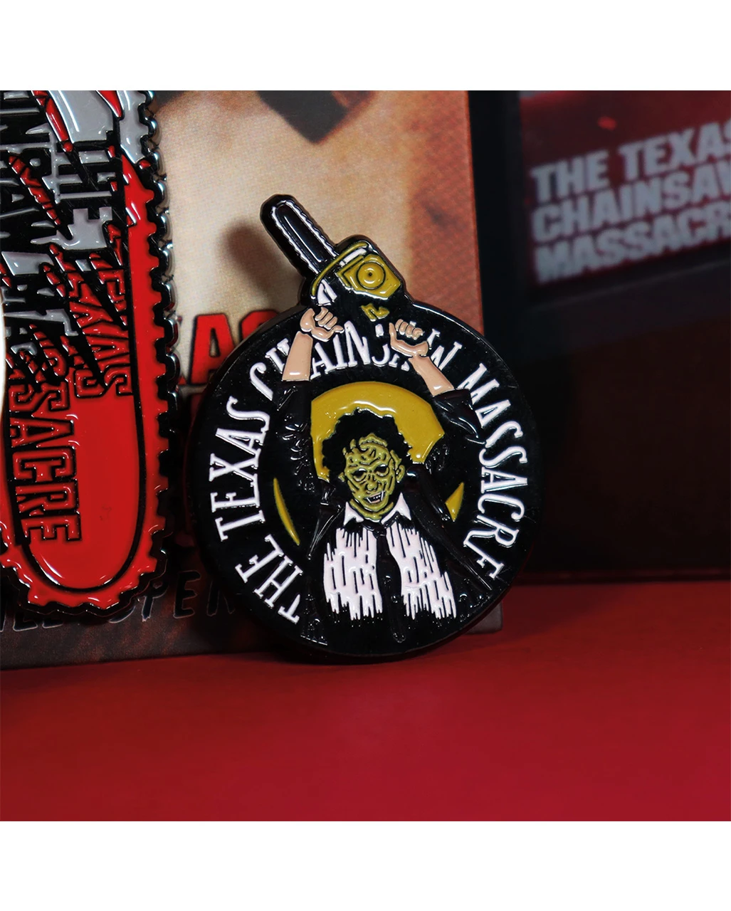 Texas Chainsaw Massacre Ansteck-Pin Limited Edition 4 Texas Chainsaw Massacre Ansteck-Pin Limited Edition – Bild 2
